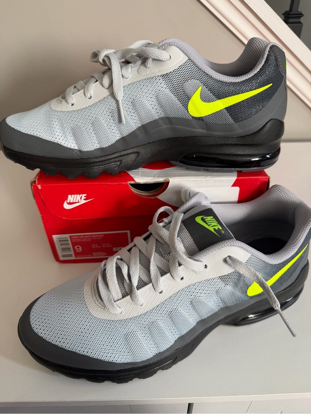 🔥 Nike Air Max Invigor Neon Volt Grey Black Mens Size 9 NIB 🔥